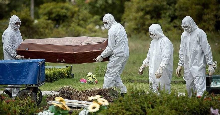 Em alta, média móvel de mortes por Covid-19 chega a 123 neste sábado (28)