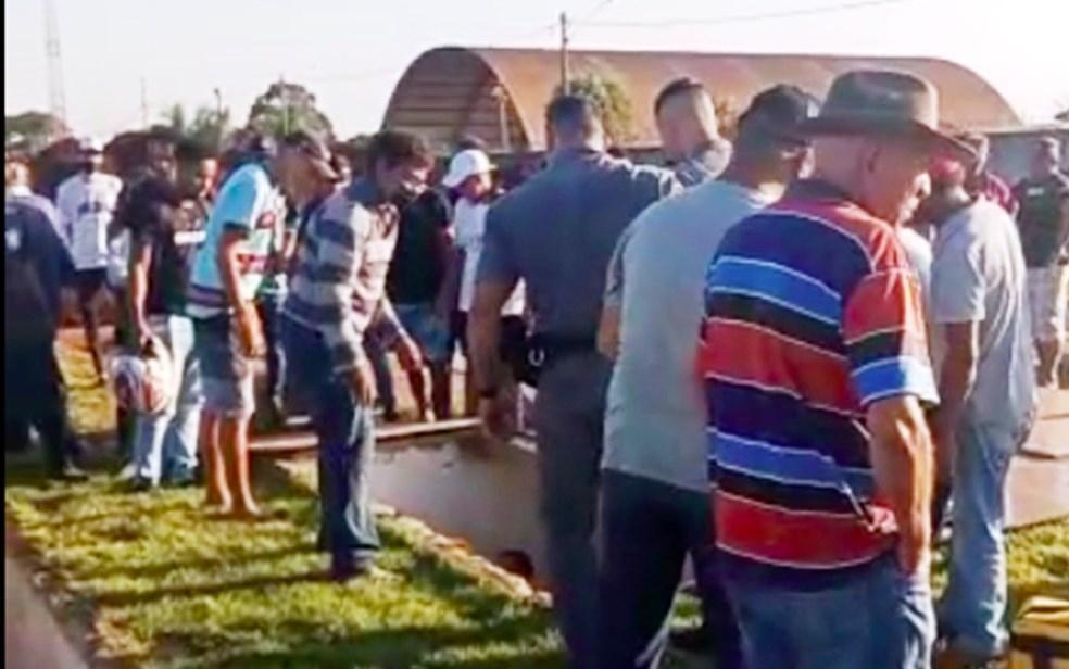 Grupo fica ferido após desabamento de túmulo durante enterro