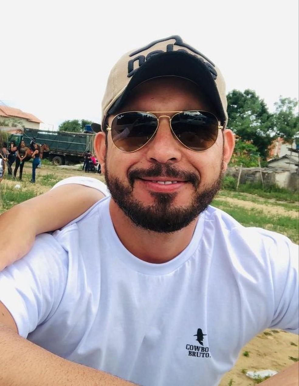 Empresário morre e mulher e filhos ficam feridos em acidente com moto aquática em lagoa, em Linhares, ES