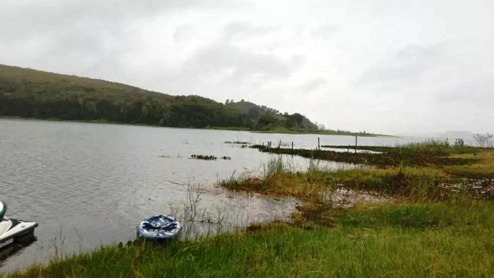 Empresário morre e mulher e filhos ficam feridos em acidente com moto aquática em lagoa, em Linhares, ES