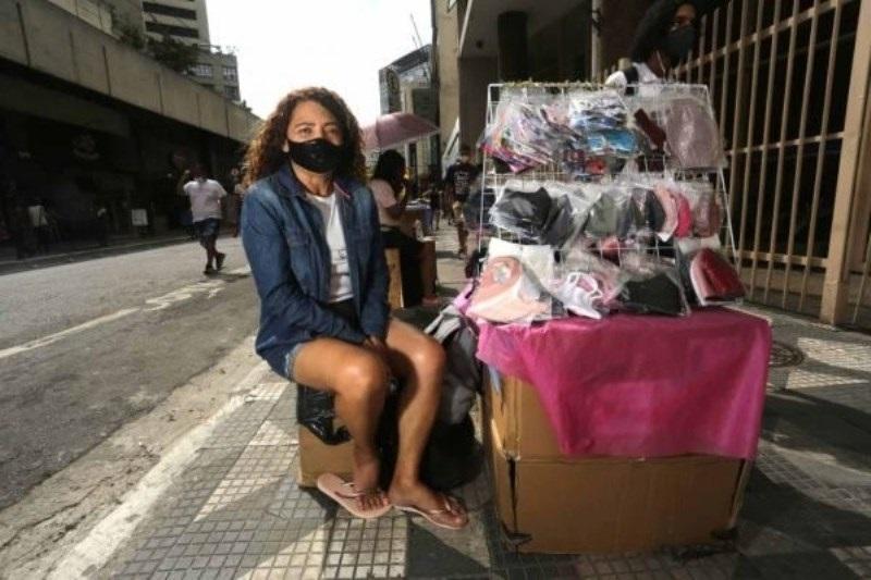 Brasil tem 125 mortes pela Covid-19 em 24 horas, e média móvel continua estável