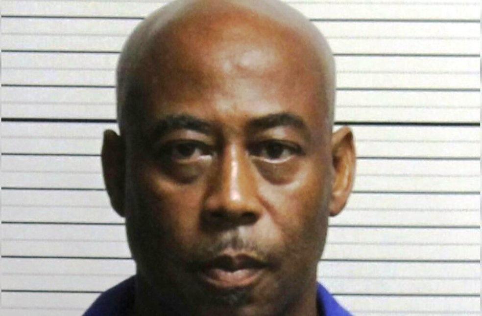 Homem que ganhou na loteria é condenado à prisão perpétua nos Estados Unidos 