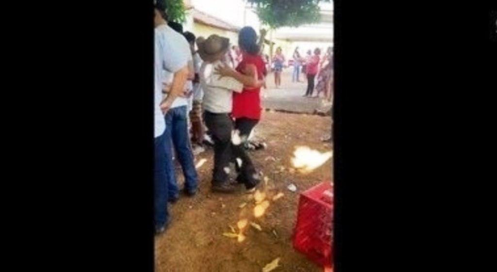 Velório de dono de bar vira festa com forró: ‘Era a vontade dele’