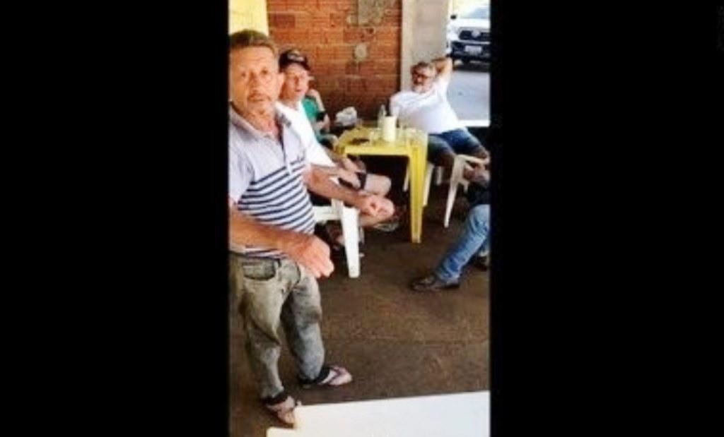 Velório de dono de bar vira festa com forró: ‘Era a vontade dele’