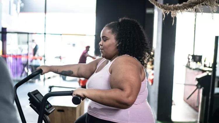 Maçã, pera, triângulo invertido: Há relação entre formato do corpo e saúde?