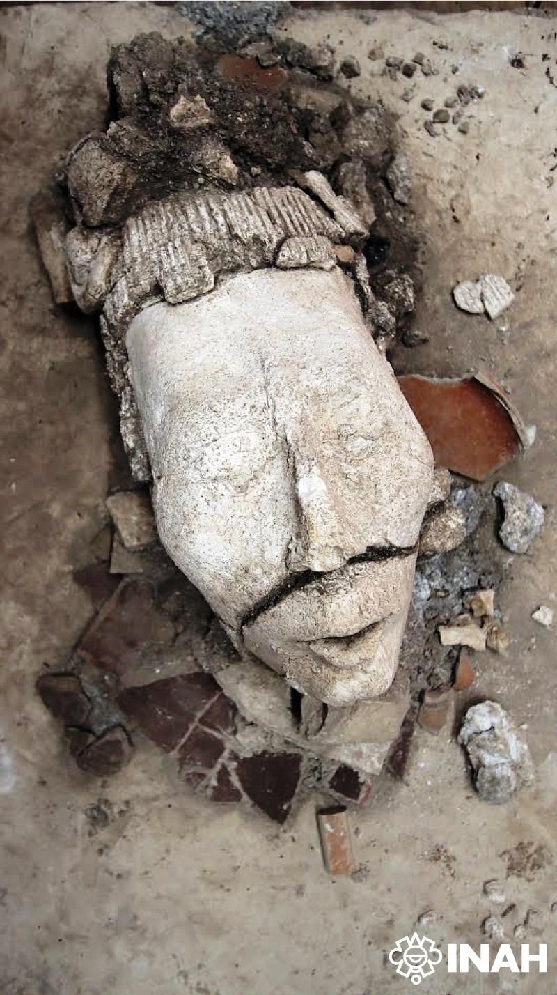 Escondida por 1.300 anos, escultura do deus do milho é achada no México