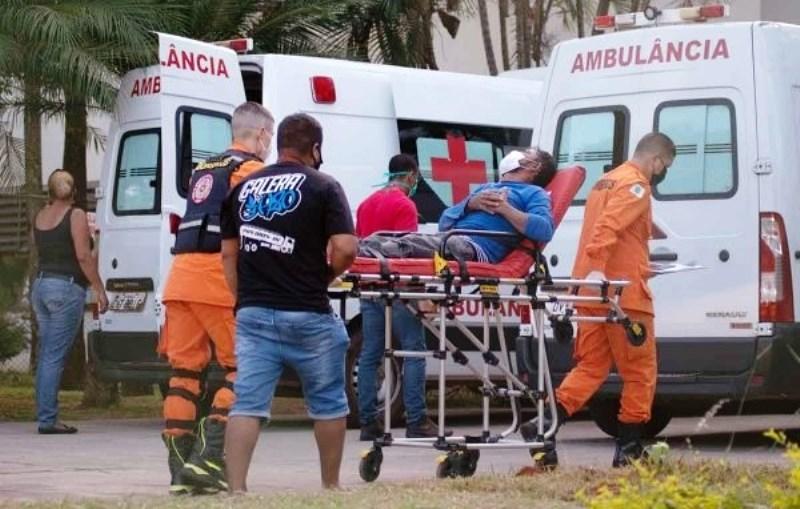 Brasil tem 299 mortes por Covid em 24 horas; média móvel chega a 121