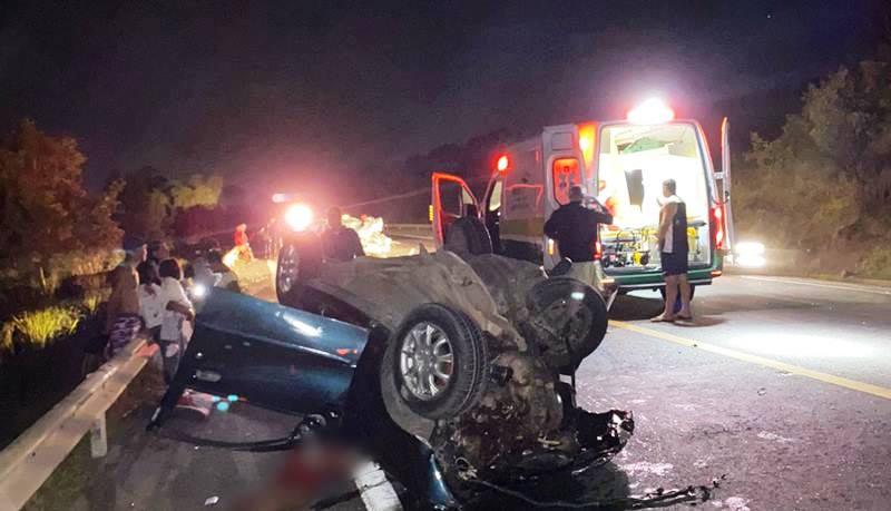 Acidente deixa pai e filho mortos e 4 feridos na BR-101