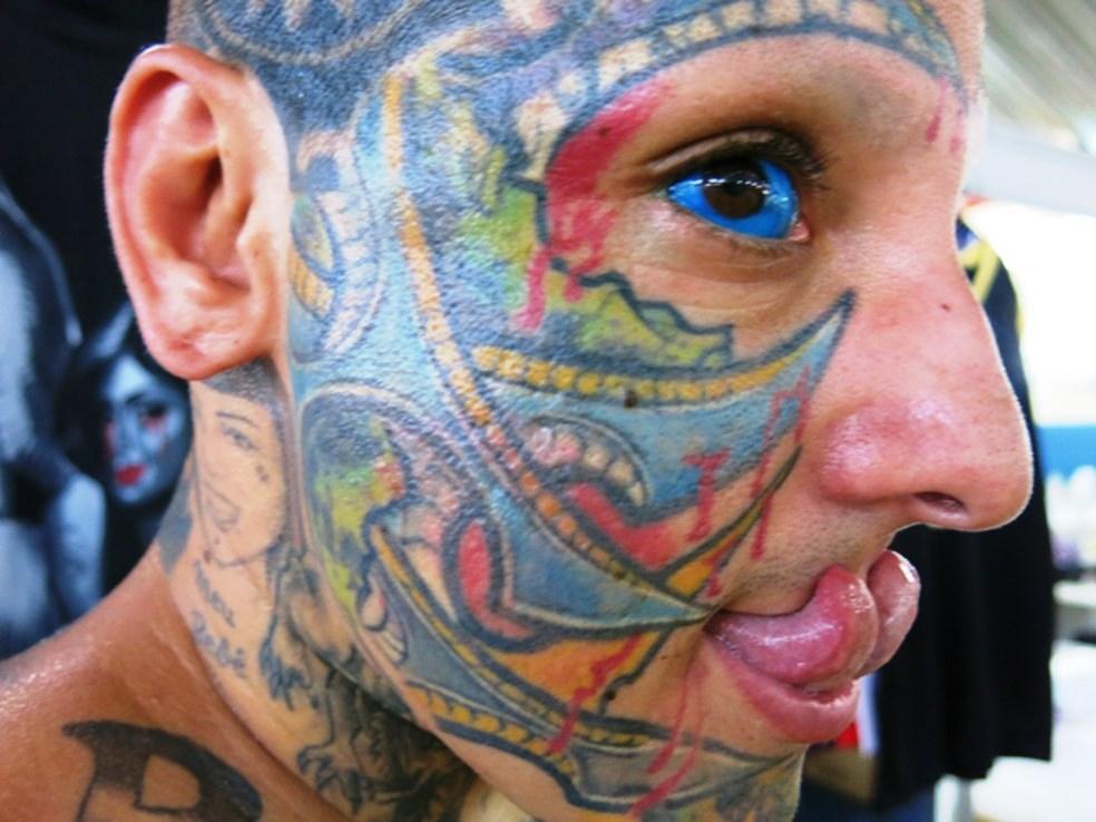 Tatuagem no 'tororó': entenda riscos de tatuar ânus, vulva, pênis, olhos e boca