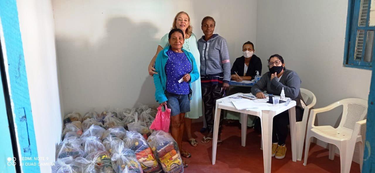 Secretaria Municipal De Assistência Social realiza entrega de 400 cestas básicas, em Conceição da Barra, ES