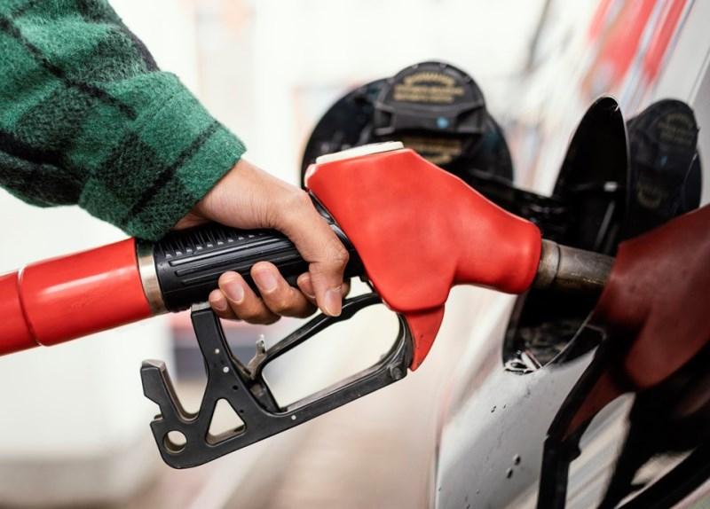 Reajuste nos preços da gasolina e diesel entra em vigor neste sábado (18