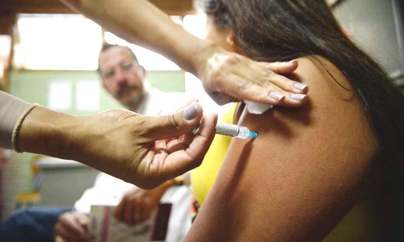 ES vai vacinar pessoas com mais de 30 anos com a 4ª dose contra covid-19 a partir de segunda-feira (20)