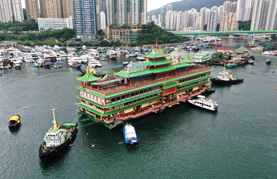Tradicional ponto-turístico de Hong Kong, restaurante flutuante afunda no Mar do Sul da China