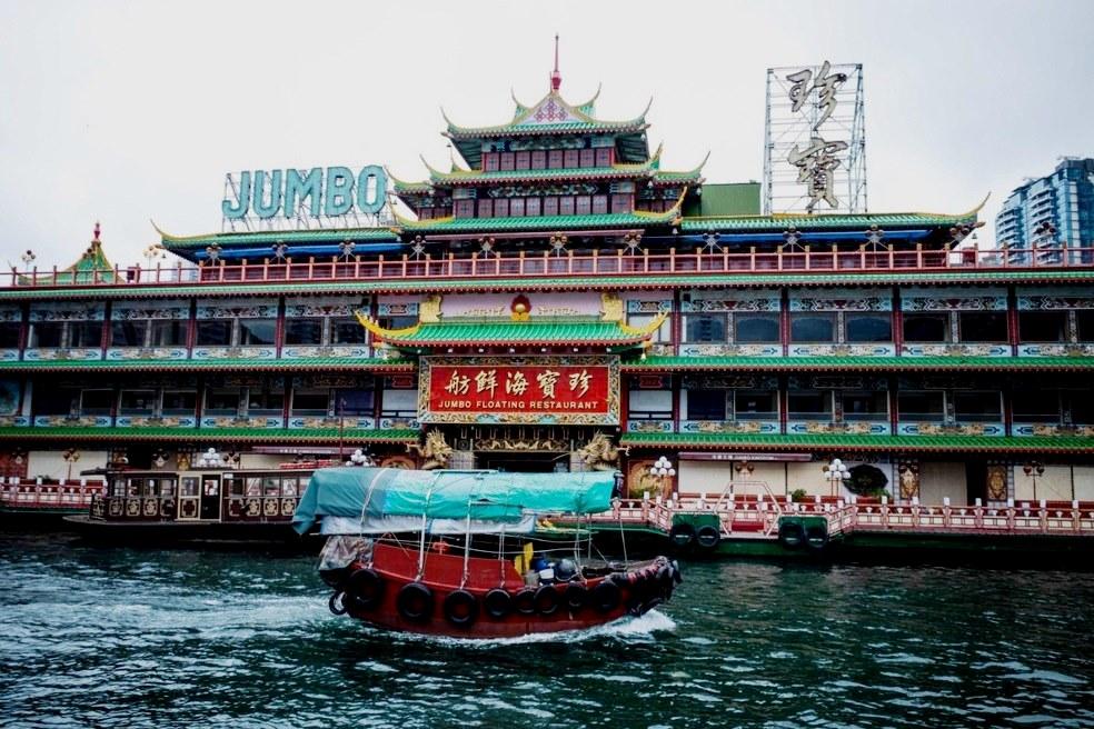 Tradicional ponto-turístico de Hong Kong, restaurante flutuante afunda no Mar do Sul da China