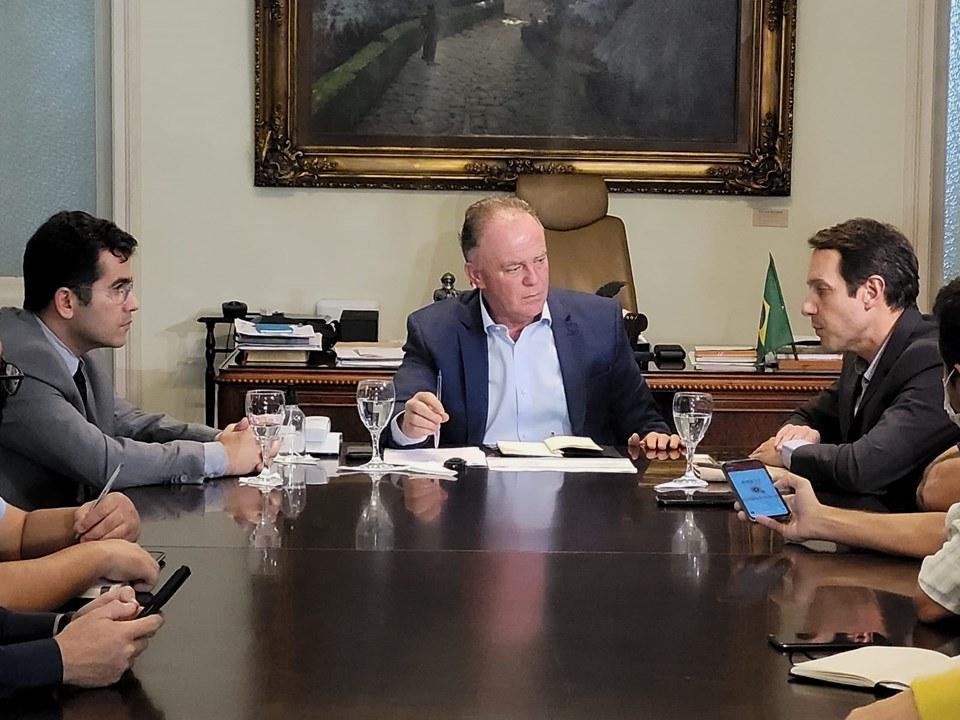 Casagrande anuncia redução do ICMS de combustíveis, energia elétrica e comunicação