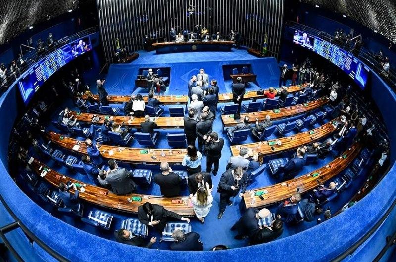 Senado aprova PEC com pacote de auxílios a carentes e a caminhoneiros