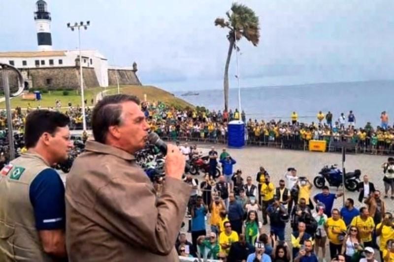 Na Bahia, Bolsonaro promete “os combustíveis mais baratos do mundo”