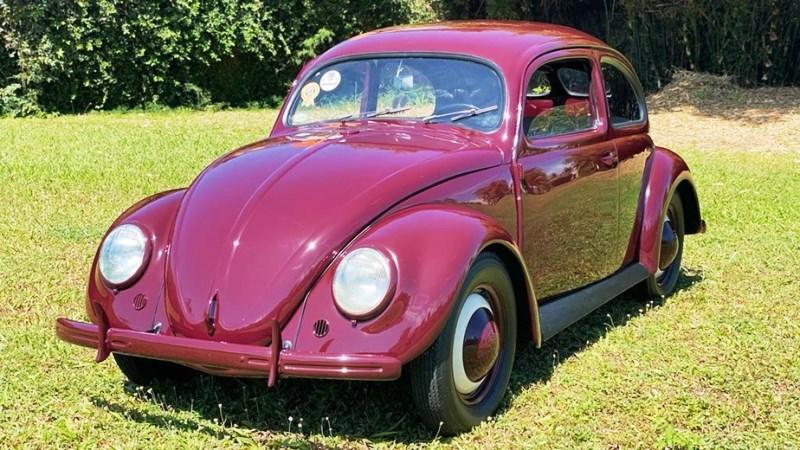 Fusca mais antigo do Brasil é raridade mundial, precisa de manivela para dar partida e roda até hoje