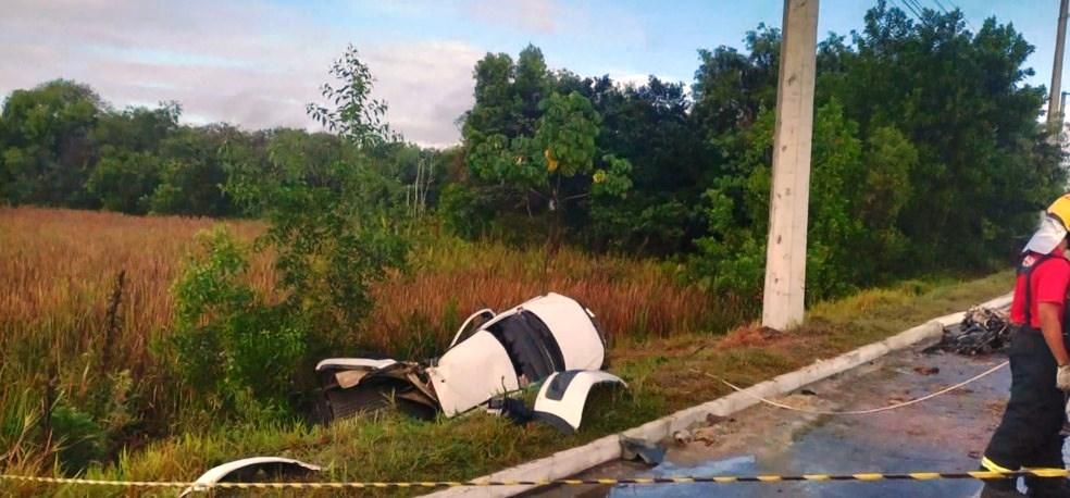 Motorista morre após bater carro em poste em São Mateus, ES