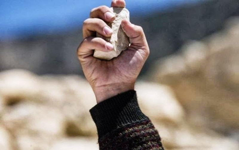 Mulher é condenada à morte por apedrejamento após adultério, no Sudão