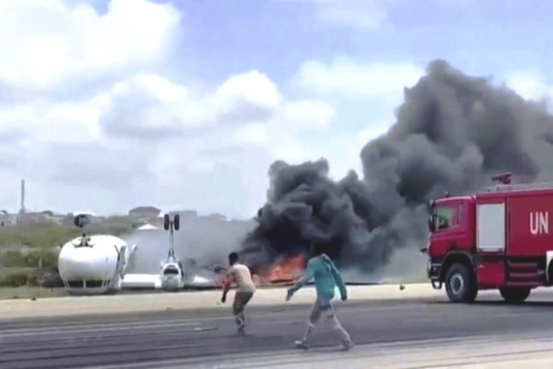 Avião aterrissa de “ponta-cabeça” na Somália e passageiros sobrevivem