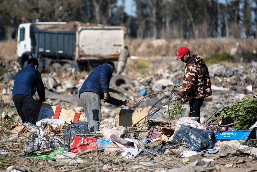 Tesouro de U$ 75mil encontrado em lixão cria ‘corrida’ por dinheiro na Argentina