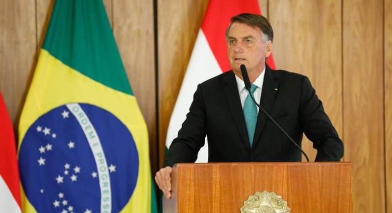 ‘Não precisamos de cartinha para falar que defendemos a democracia’, diz Bolsonaro