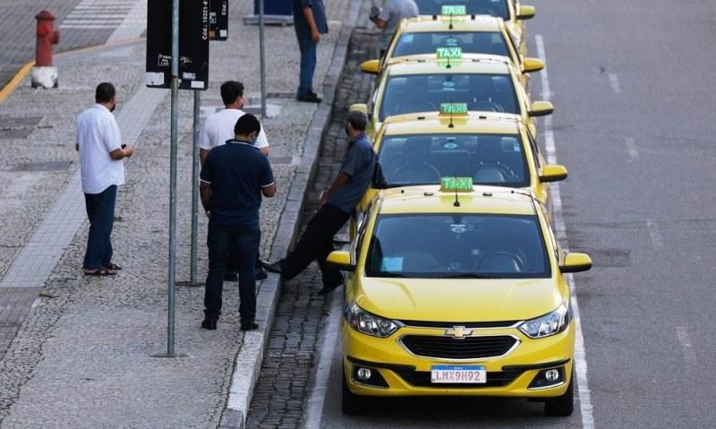 Auxílio a taxistas poderá ser pago a motoristas que não são os proprietários do alvará