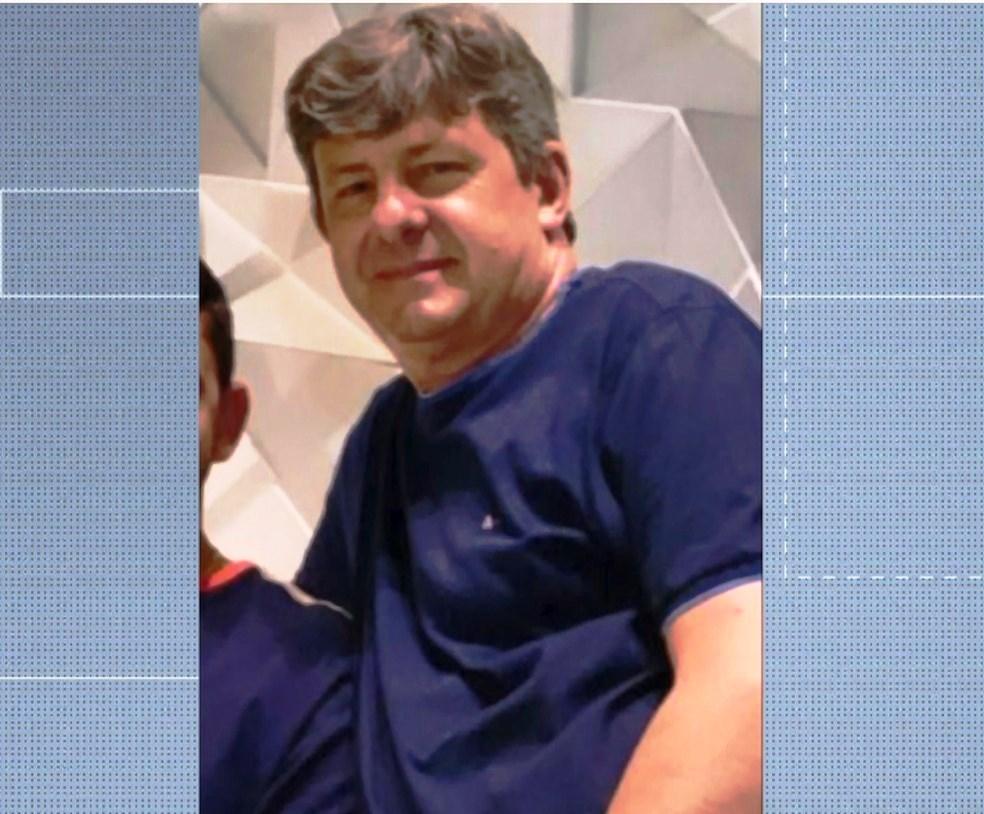 Homem morre e filho fica ferido após carro bater de frente com caminhão tanque na BR-101, ES