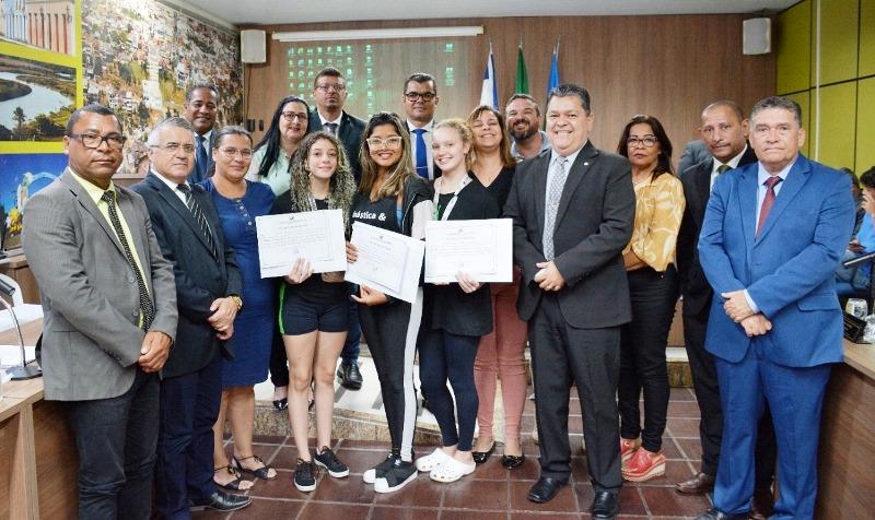 Emoção toma conta de entrega de certificados à ginastas mateenses campeãs