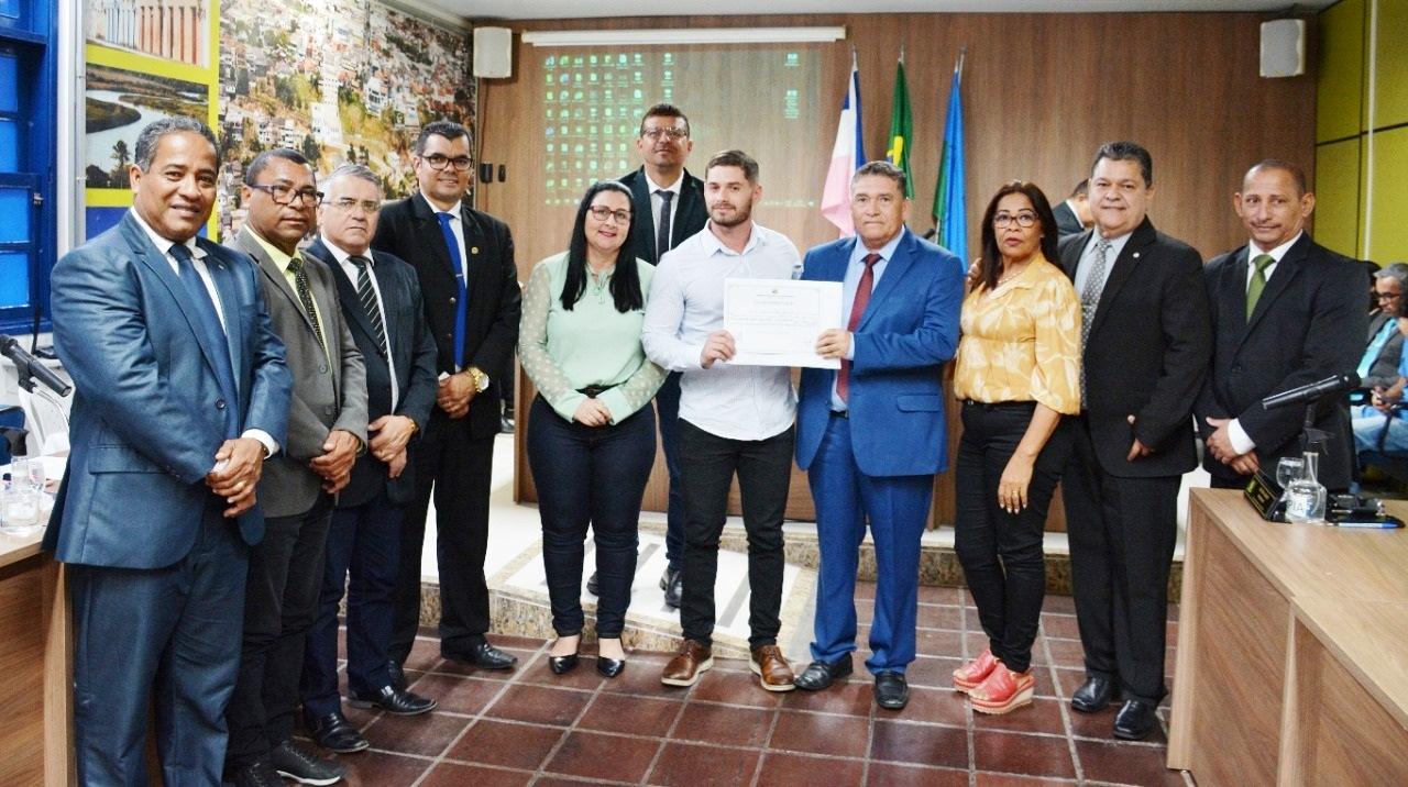 Coordenador do Univc é homenageado pela Câmara e anuncia clínica-escola com atendimentos gratuitos, em São Mateus, ES