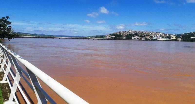 Criança de 3 anos se afoga enquanto brincava perto do Rio Doce, em Colatina, ES