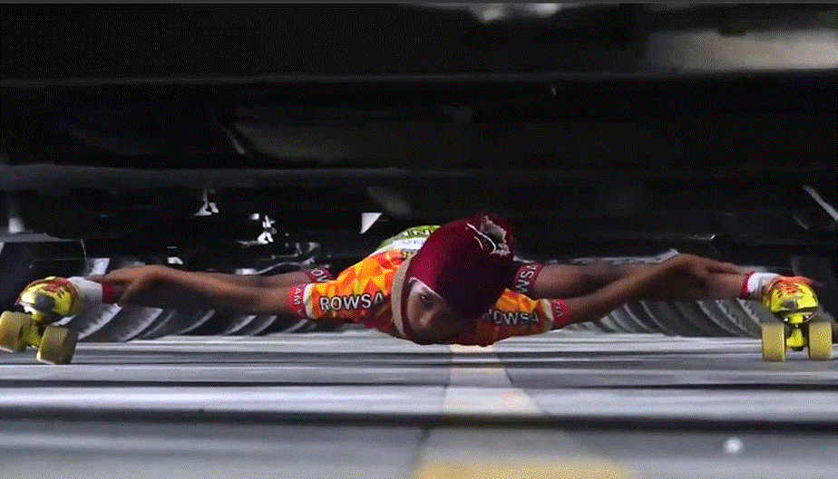 Menina indiana de 7 anos entra para o Guiness Book após patinar por baixo de 20 carros