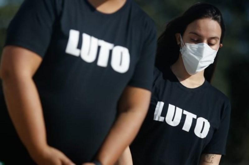 Com 173 mortes em 24 horas, média móvel no Brasil está em 223