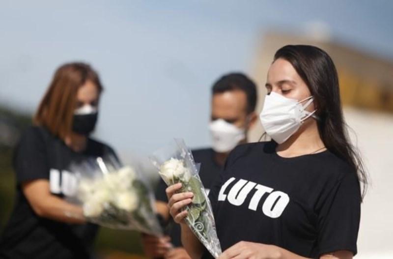 Média móvel de mortes por Covid-19 segue estável no Brasil há 2 semanas
