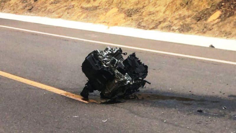 Grave acidente entre caminhão e dois carros deixa um morto e dois feridos no interior do ES