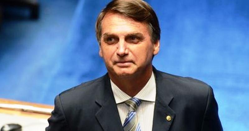 Bolsonaro sanciona projeto que fixa piso salarial para enfermeiros, técnicos, auxiliares e parteiras