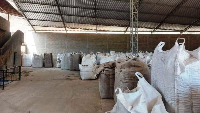 Mais de duas toneladas de café irregular são apreendidas e fábrica é interditada no ES