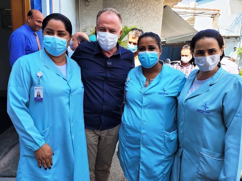 Casagrande visita obras de pavimentação em Cachoeiro de Itapemirim, ES