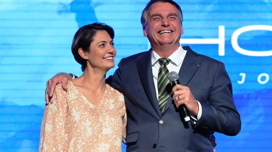 Bolsonaro pretende manter privatizações e Auxílio Brasil