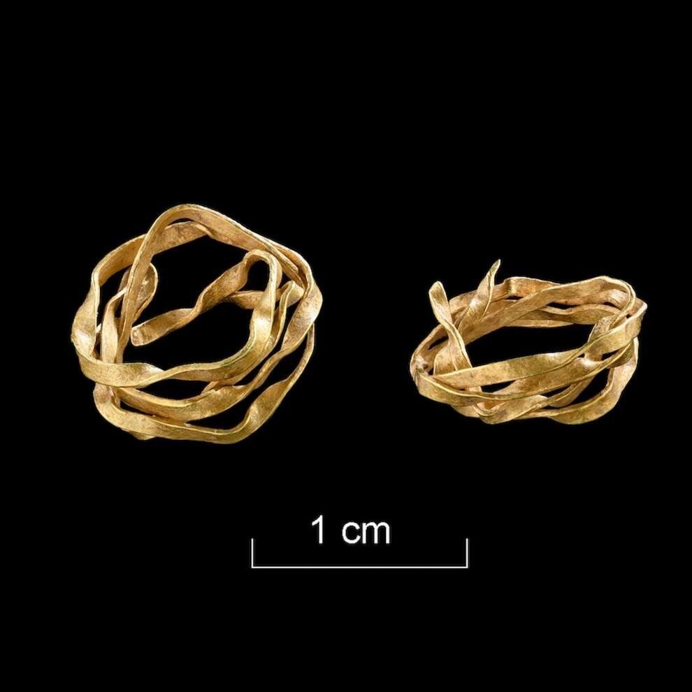 Arqueólogos encontram túmulo de 4,5 anos a.C. com anel de ouro, na Alemanha
