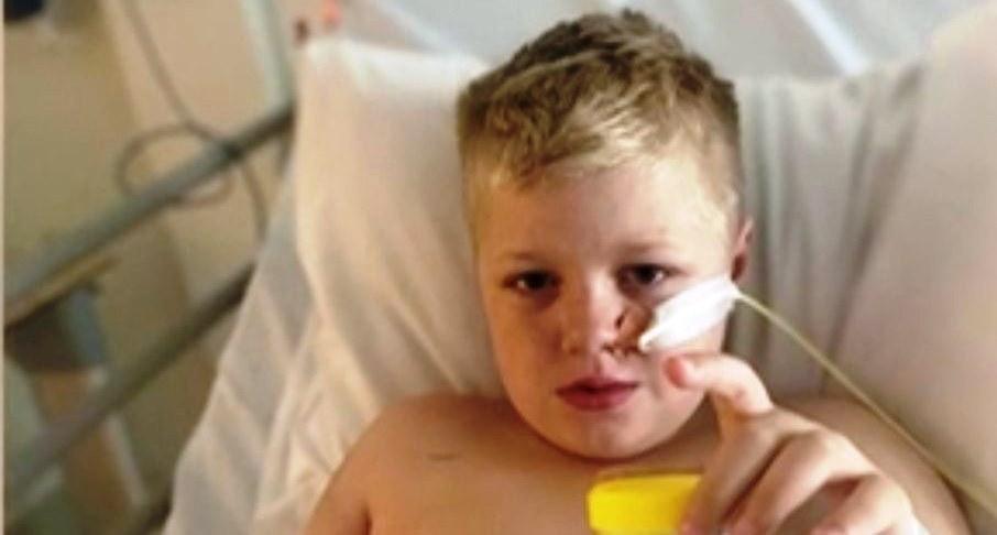 Menino passa por cirurgia para tirar brinquedo da garganta após 5 anos