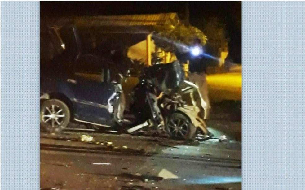 Acidente entre carro e carreta deixa três mortos na BR-101, em Conceição da Barra, ES
