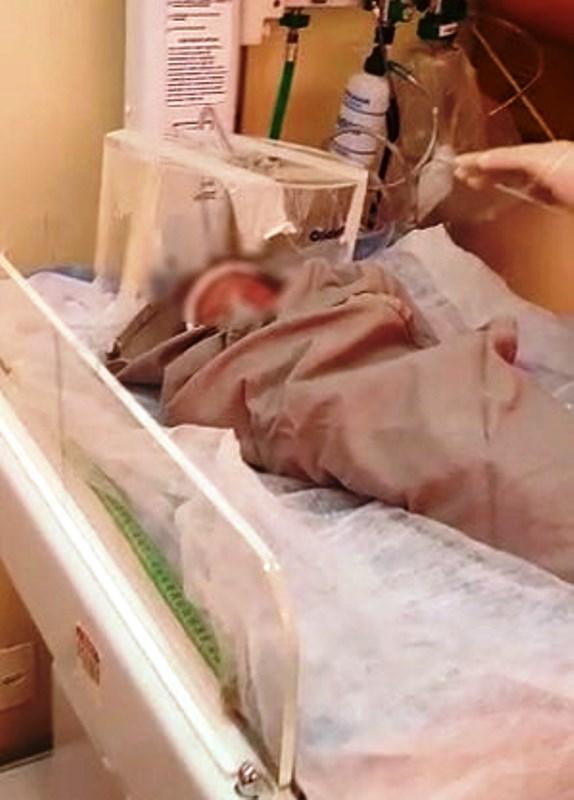 Polícia encontra bebê recém-nascido em saco plástico