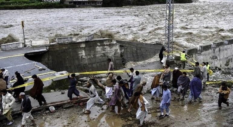 Chuva no Paquistão deixa 1.200 mortos: Mais de 30 milhões de pessoas foram afetadas
