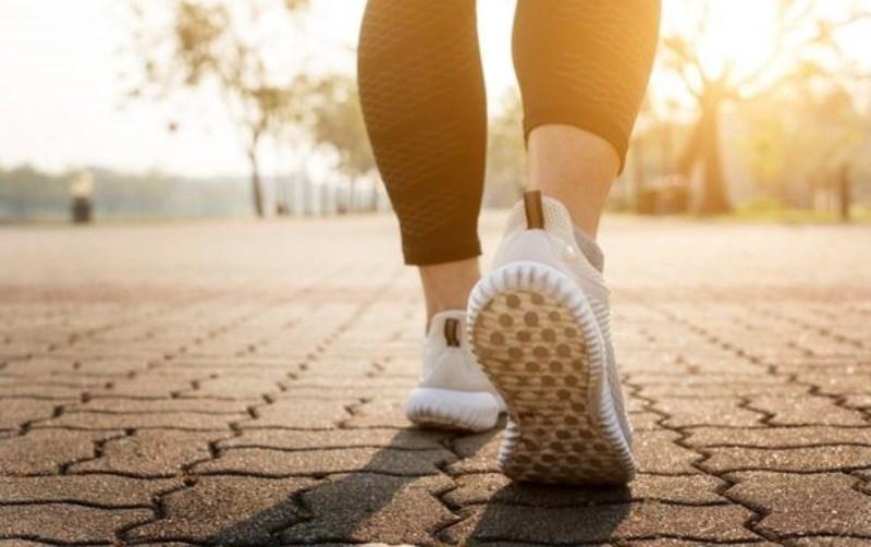Caminhar por 2 minutos após as refeições já faz diferença, diz estudo