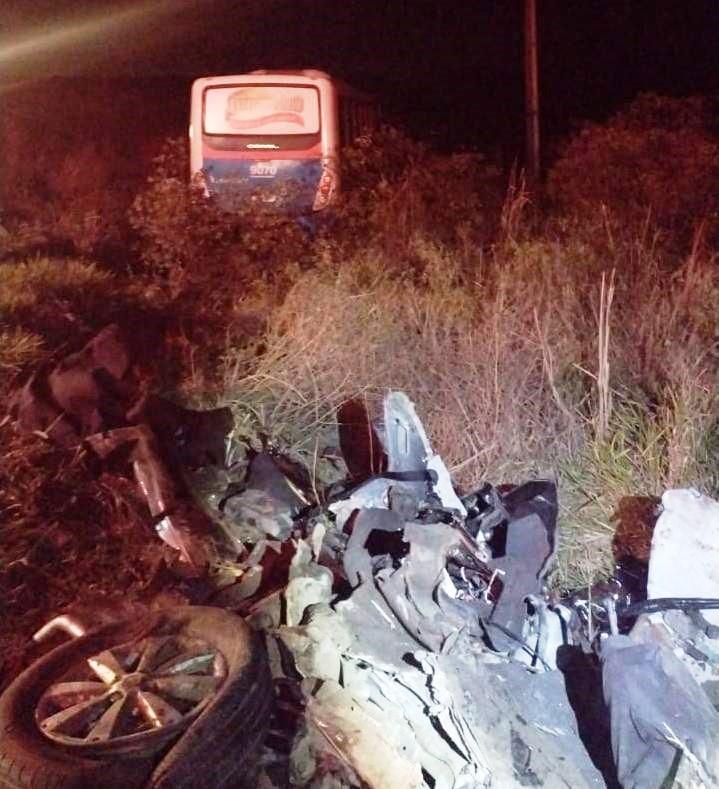 Acidente entre ônibus e carro na Rodovia ES-257 deixa duas pessoas mortas, no ES