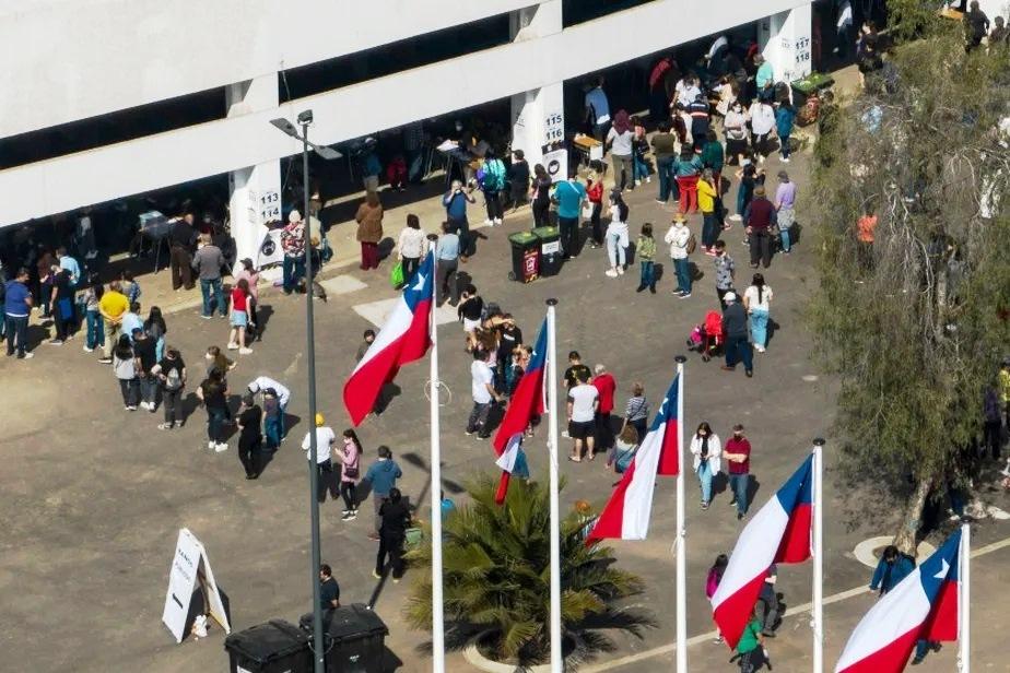 Chilenos rejeitam por ampla margem nova Constituição com viés de esquerda