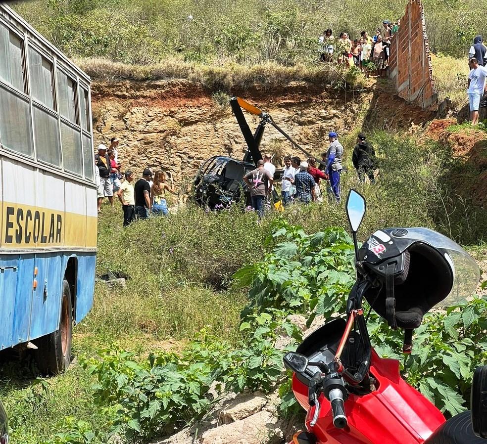 Helicóptero com deputado federal cai na Bahia; parlamentar sobrevive à queda