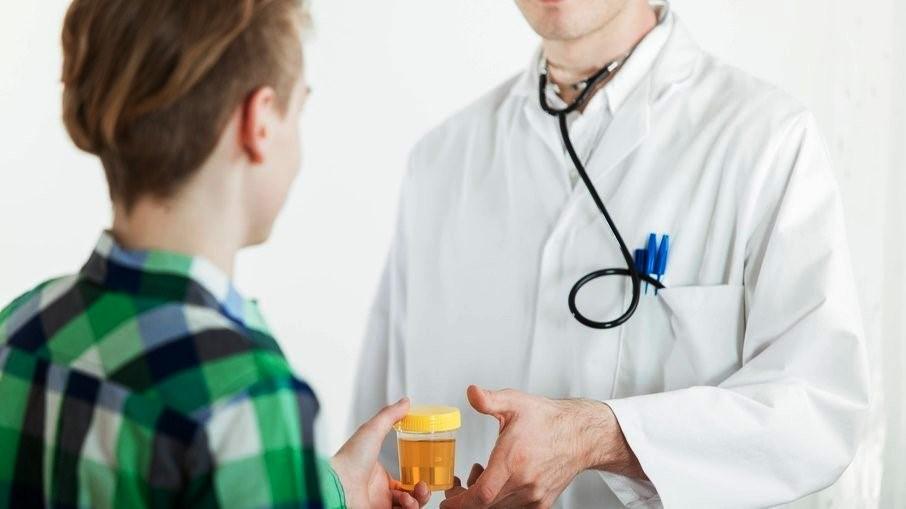 Meninas jovens vão ao médico 18 vezes mais que os meninos, revela pesquisa